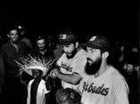 Camilo Cienfuegos y Fidel Castro en juego de véisbol (Foto Life)