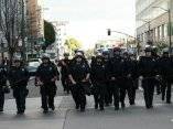 Estudiantes universitarios golpeados por Policia en California