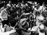 21 de abril. Fidel llega a la estacion de ferrocarril New Haven, Nueva York, procedente de Washington. Foto: Revolución.