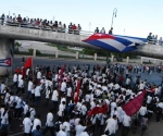Marcha de jóvenes universitarios y pueblo en La Habana, Cuba, el 27 de noviembre de 2009 en ocasión del Aniversario 138 del fusilamiento de los ocho estudiantes de medicina asesinados en 1871. Foto: Sergio Abel Reyes