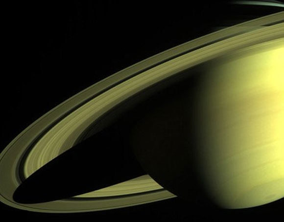 La vista clásica: La nave espacial Cassini-Huygens regresó esta imagen de Saturno tomadas en mayo 2004. Fotos AFP