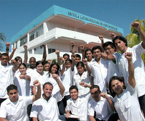 Brigada médica de Amércia Latina. Estudiantes de medicina formados en la ELAM, Cuba. Foto de Archivo