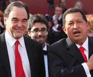 El cineasta Oliver Stone y el Presidente de Venezuela Hugo Chávez. Foto de archivo