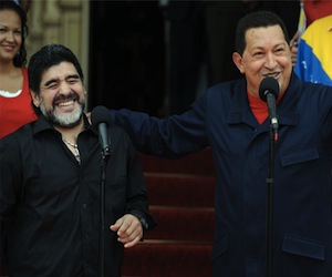 MAradona y Chávez durante una visita que el 10 hizo a Venezuela en el 2010. Foto: Archivo de Cubadebate