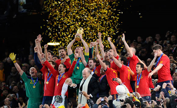 Descansa el fútbol en Suráfrica, con fiesta de España