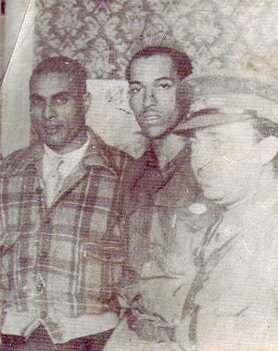 De izquierda a derecha Basilio Cueria, Danilo Díaz Machado y un oficial español. Foto de archivo