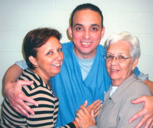 Antonio Guerrero con su hermana María Eugenia Guerrero y su Mamá. Foto de archivo