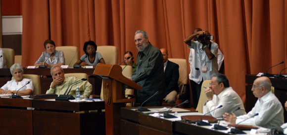 Intervención del Comandante en Jefe, Fidel Castro (centro), durante la Sesión Extraordinaria de la Asamblea del Poder Popular, en el Palacio de Convenciones de la Habana, Cuba, el 7 de agosto de 2010. AIN Foto: Marcelino VAZQUEZ HERNANDEZ