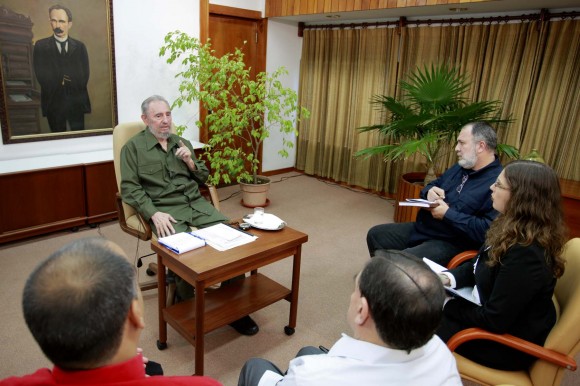 Fidel Castro durante el encuentro con periodistas venezolanos
