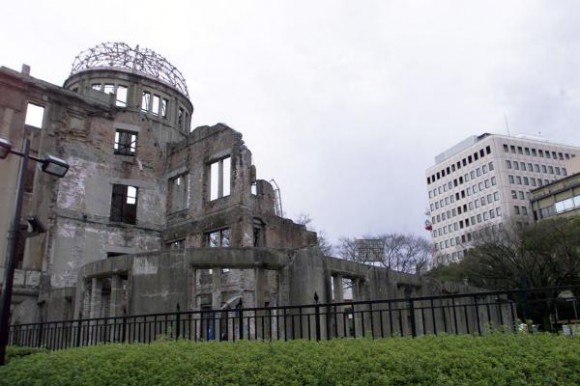 6 de agosto de 2010, aniversario 65 de Hiroshima, primera masacre atómica de la Humanidad. Cúpula de la Bomba Atómica, único edificio que quedó en pie tras el bombardeo atómico de los Estados Unidos sobre la ciudad de Hiroshima, en Japón, en 1945, se ubica en el Parque Memorial de la Paz, como recordatorio de la catástrofe. AIN FOTO ARCHIVO/Pablo PILDAIN
