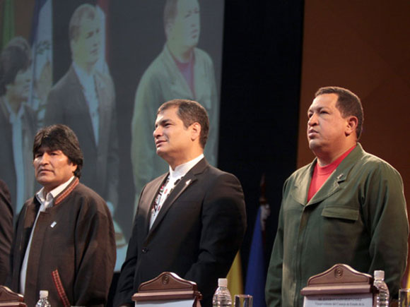 Evo Morales (Presidente de Bolivia), Rafael Correa (Presidente de Ecuador) y Hugo Chávez (Presidente de Venezuela)
