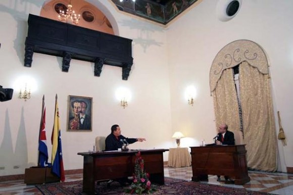 El Presidente Chvez y Randy Alonso, en La Habana. Foto: Prensa Presidencial