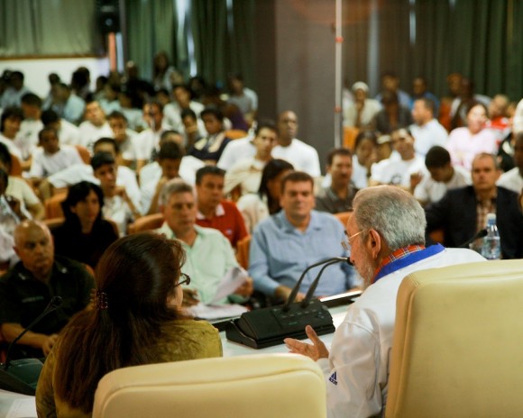 Encuentro de Fidel con los estudiantes universitarios. Foto: Alex Castro