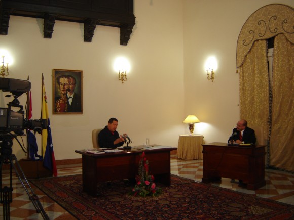 El Presidente Chávez y Randy Alonso, en La Habana. Foto: Arleen Rodríguez
