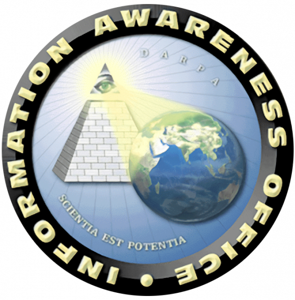 Emblema oficial de la Information Awareness Office estadounidense. ¿Una broma orwelliana? No. Era real. Su alcance resultaba tan excesivo que fue públicamente cancelada en 2003, pero varios de sus proyectos siguen adelante por otras vías.