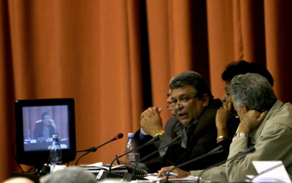 El Ministro de Economía Marino Murillo interviene en la Asamblea Nacional. Foto: Ismael Francisco