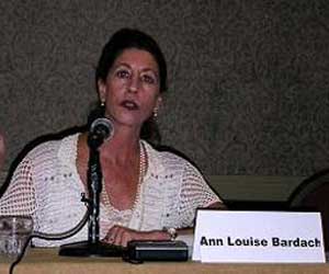 Ann Louise Bardach, periodista que entevistara a Luis Posada Carriles en 1998