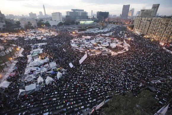 Los manifestantes continúan exigiendo la salida de Mubarak Foto: Reuters