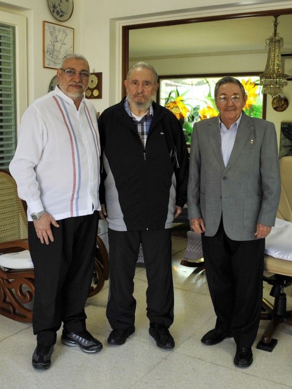 Fidel y Raul reciben a Fernando Lugo