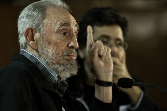 Fidel con intelectuales. Foto: Roberto Chile