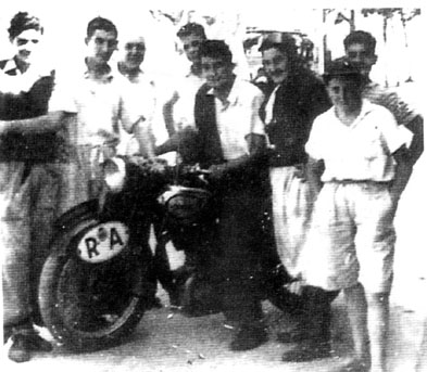 El Che y Granado con la motocicleta