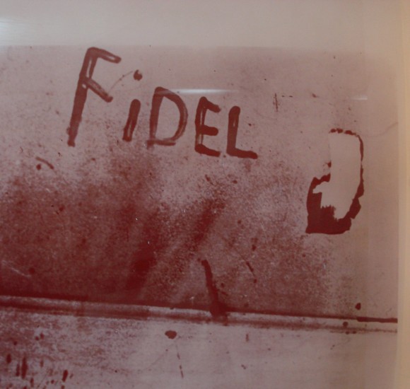 El miliciano Eduardo García Delgado, víctima del criminal bombardeo del 15 de abril de 1961, escribió con su sangre el nombre de Fidel