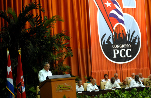 El presidente Raúl Castro en la inauguración del VI Congreso del Partido Comunista de Cuba