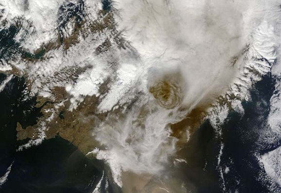  Vista satelital de la erupción del volcán Grimsvotn. / AFP PHOTO/
 AFP PHOTO / NASA MODIS