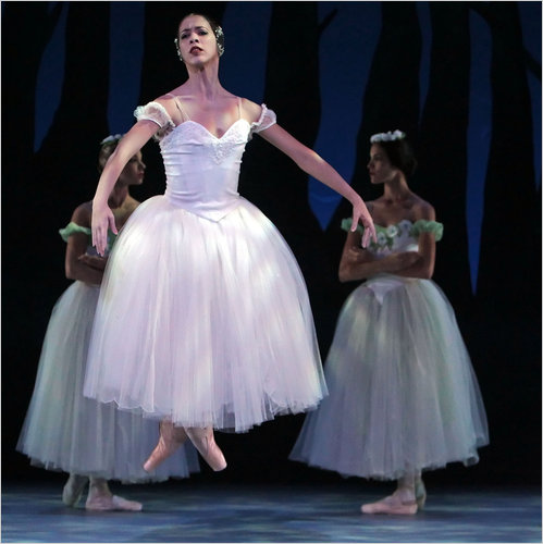 Ballet Nacional de Cuba, con Anette Delgado en "Giselle", realizando en el Brooklyn Academy of Music el miércoles en la Cuba ¡Si! Festival. 