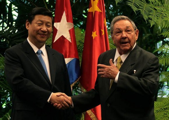 El Presidente cubano Raúl Castro Ruz recibió al Vicepresidente chino Xi Jinping, quien realiza Visita Oficial a Cuba.  Foto: Ismael Francisco