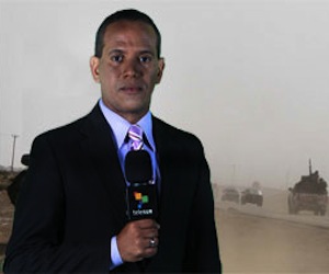 Rolando Segura, reportando desde Libia. Foto: Telesur