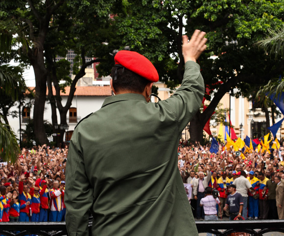 El presidente de la República Bolivariana de Venezuela, Hugo Chávez, llegó a la Plaza Bolívar de Caracas para participar en los actos conmemorativos del 200 aniversario de la izada del pabellón patrio. Fotos: Prensa Miraflores.