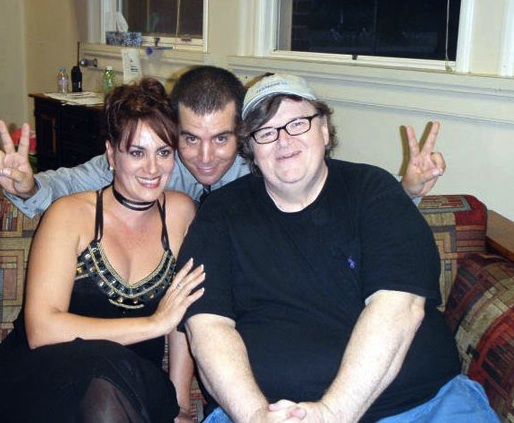 Blanca Rosa Blanco, Ian Padrón y Michael Moore. 