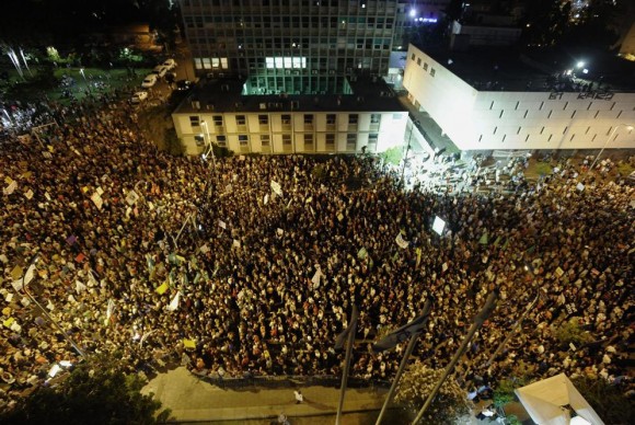 Miles de indignados israeles han protestado hoy sbado en Tel Aviv. Foto: AFP