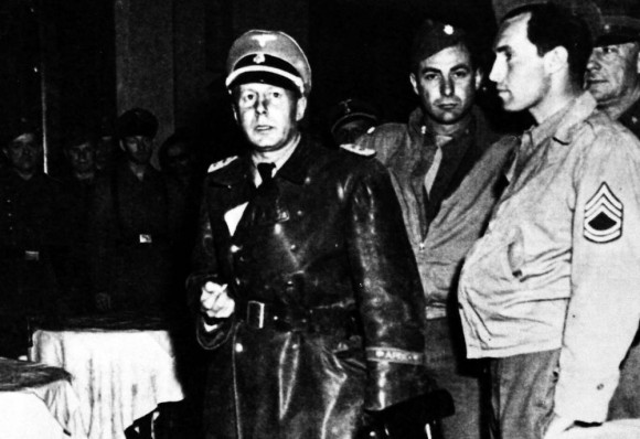 Oficial de las SS Walter Rauff, poco después de ser detenido por los aliados en enero de 1945 en Milán