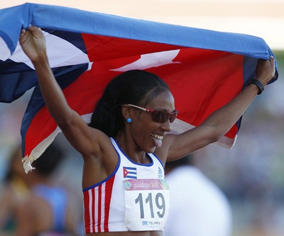 Adriana Muñoz conquisto el oro en los 800 m. Foto: Reuters