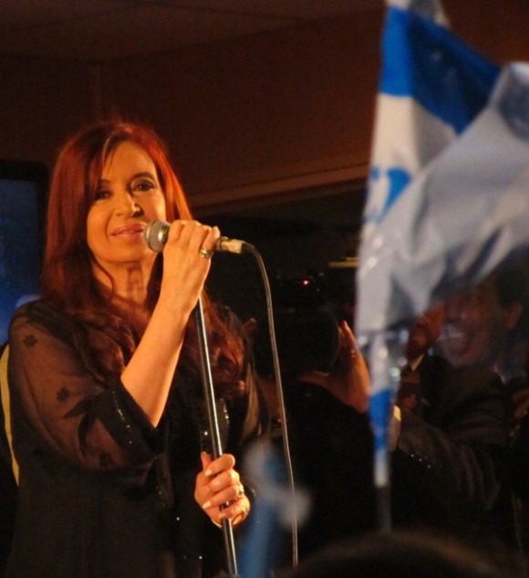 Festejos por las elecciones de Cristina en Argentina. Fotos: Kaloian.