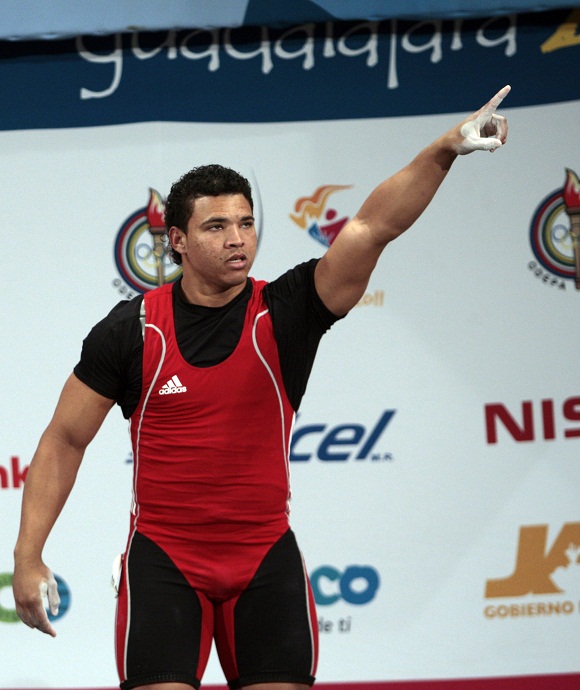 Javier Vanega levanta el oro en los 94 kg de Halterofilia Foto: Ismael Francisco