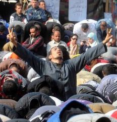 ras el anuncio, decenas de miles de personas colmaron Tahrir, escenario de una represión que, según el Ministerio del Interior, dejó un saldo de 41 muertos y 2 mil heridos.