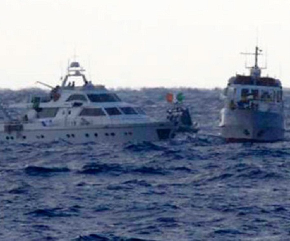 http://www.cubadebate.cu/wp-content/uploads/2011/11/ejercito-israeli-intercepta-dos-navios-que-intenta-romper-el-bloqueo-de-gaza.jpg