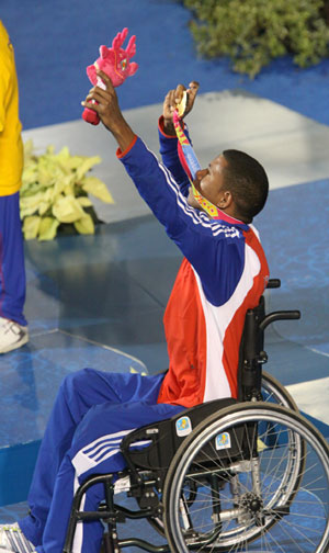 Lorenzo con su medalla de oro. Foto: Armando Hernández/ Jit