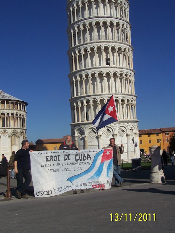 Los Cinco llegaron al pie de la Torre de Pisa