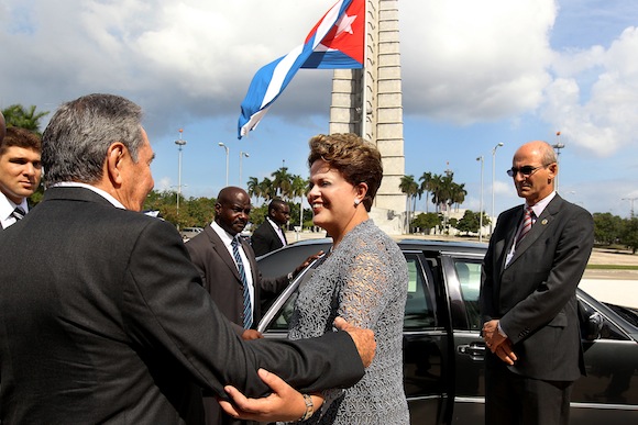 Raúl despide a Dilma en el Palacio de la Revolución. Foto: Planalto