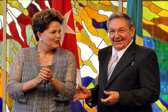 Dilma y Raúl en el Palacio de la Revolución. Foto: Planalto