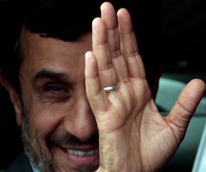 Raúl Castro Ruz despide al Doctor Mahmoud Ahmadinejad