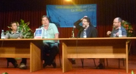 Presentación del libro de Raúl Capote, de izquierda a Derecha: el escritor Rogelio Riverón, Raúl Capote, el Ministro de Cultura de Cuba y el Ministro de Cultura de Venezuela, Pedro Calzadilla. 