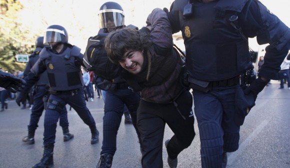 Golpiza a estudiantes en España