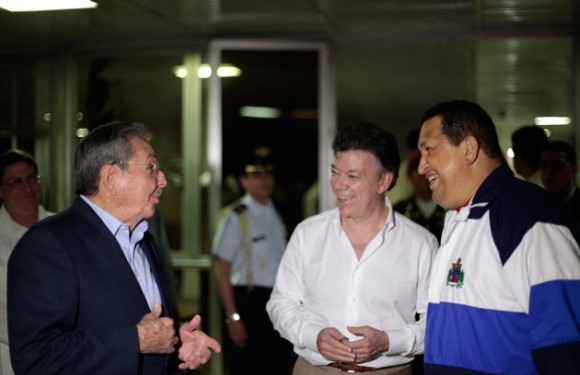 Raúl, Santos y Chávez en La Habana. Foto: Marcelo Garcia/ Prensa Miraflores