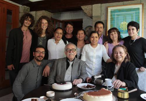 Gabriel García Márquez ayer, durante el festejo con familiares, amigos y colaboradores en su casa de la ciudad de MéxicoFoto Roberto García Ortiz/ La Jornada