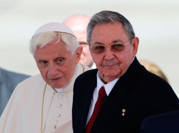 Benedicto XVI y Raúl Castro. Foto: REUTERS/Desmond Boylan